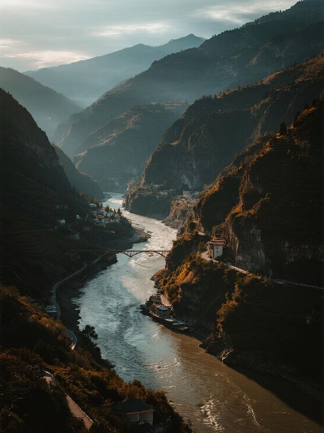 樂山隱藏景點！金口河大峽谷+水上公路全攻略​