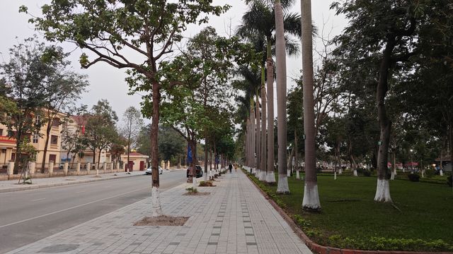 附近轉了一圈,大馬路公園等形象工程和街道各有各的特別 附近轉了一圈,大馬路公園等形象工程和街道各有各的特別