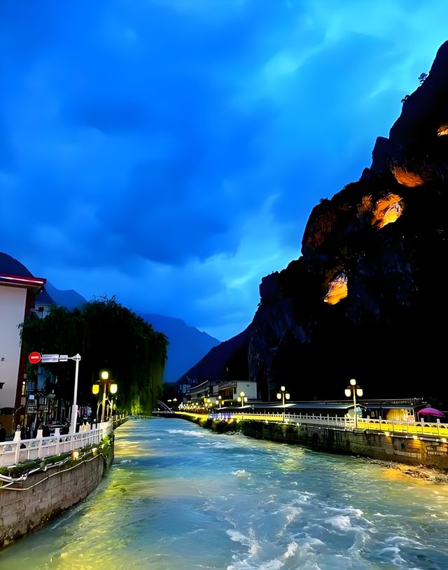 唱著情歌去康定！進雪山下的浪漫小城