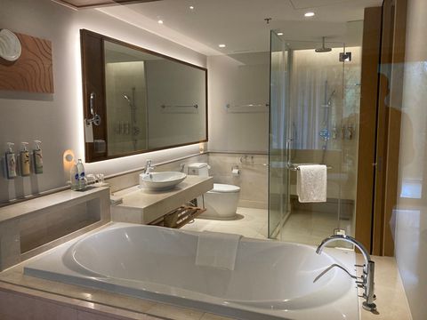 Tranquil Escape in a Modern Oasis