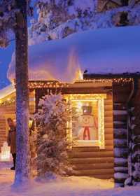 芬蘭冬日童話藍粉天空下的浪漫極光之夜