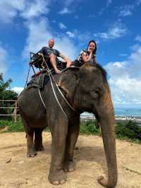 安達曼卡納希爾度假村：山中海景 安達曼卡納希爾度假村位於布吉島卡塔海灘的一處山坡上，地址是2