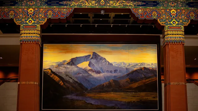 拉薩街頭的每一幀,都像加了舊膠片濾鏡 拉薩街頭的每一幀,都像加了舊膠片濾鏡