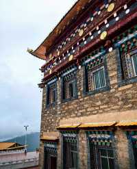 木里大寺:雪山下的金色信仰