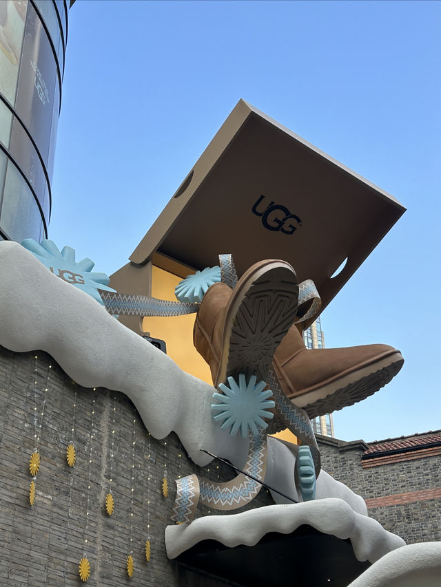 好喜歡上海新天地的聖誕氛圍!! 好喜歡上海新天地的聖誕氛圍!!