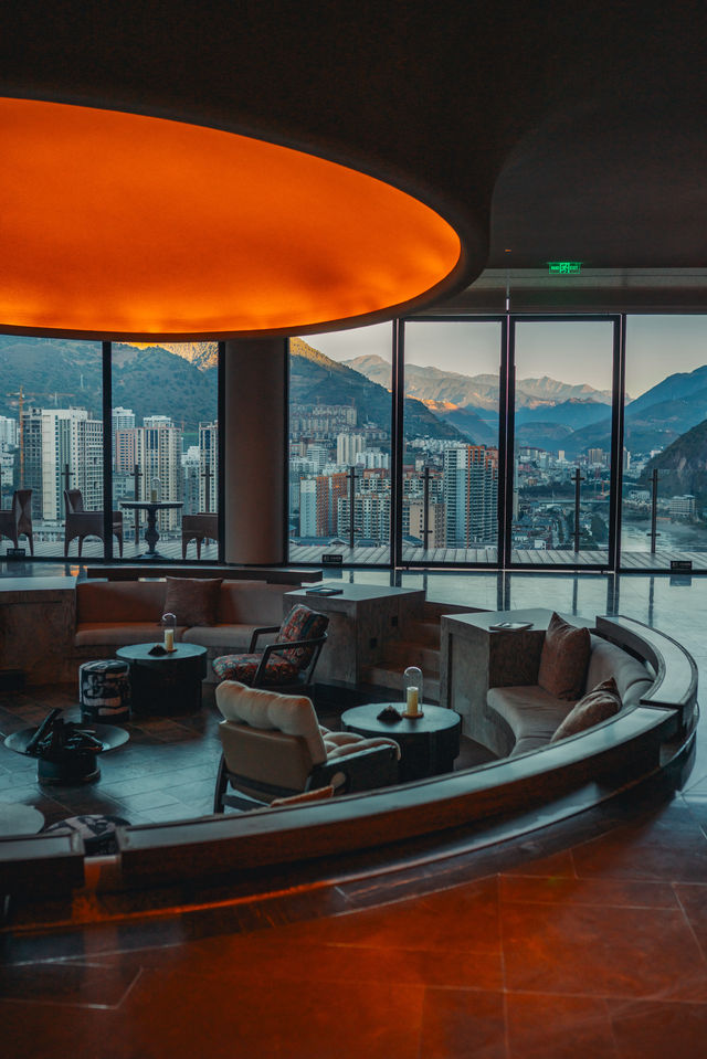 即將新開！推開窗就是高黎貢山！睡在怒江大峽谷懸崖上的酒店