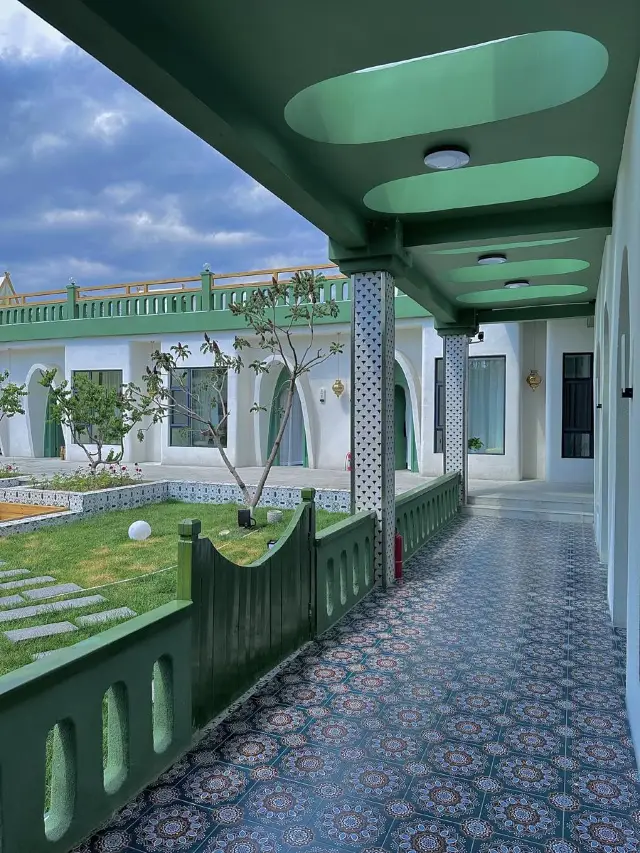 霍城の民宿！かわいいペットと一緒に紫色のロマンチックな旅へ！