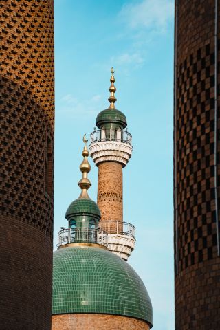 Xinjiang Grand Bazaar Babysitting Guide! Follow travel bloggers for food, photos, and shopping!