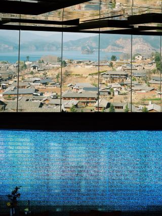 ฉันเดินทางมาที่ทะเลสาบลู่กูโดยเฉพาะเพื่อมาพักที่โรงแรมนี้