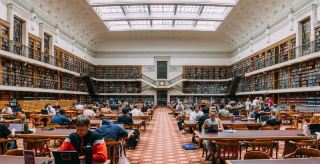 Title: Southern Hemisphere Travel Guide | 14-Day Highlights of Australia: From the Sydney Opera House to the Grand Lisboa