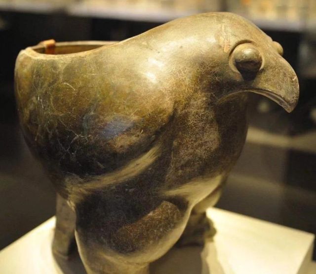 鷹形陶鼎:5000年前の「国宝トップスター」 | Trip.com 北京