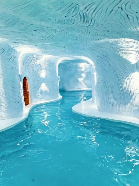 海外に行かなくても、ギリシャ風の洞窟プールをアンロック！ | Trip