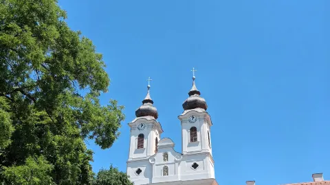 เมืองติฮานี ประเทศฮังการี: เมืองที่ไม่ควรพลาดในยุโรปตะวันออก — traveler post in Balatonfured