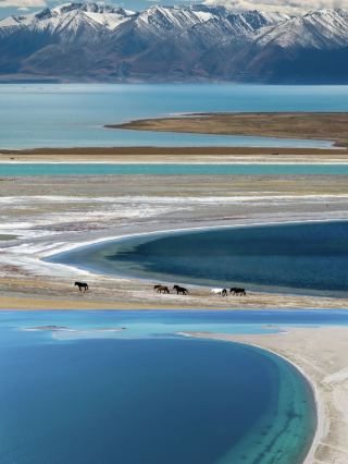 Ali is full of lakes, with a variety of sacred lakes in Tibet in full view