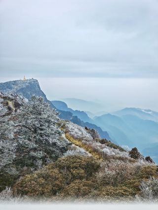 峨眉山ハイキング登頂ガイド｜絶景の金頂全貌を一望