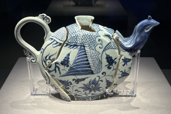 青釉に宿る元の韻、一展で知る磁器の至宝――元青花：景徳鎮手作り磁器