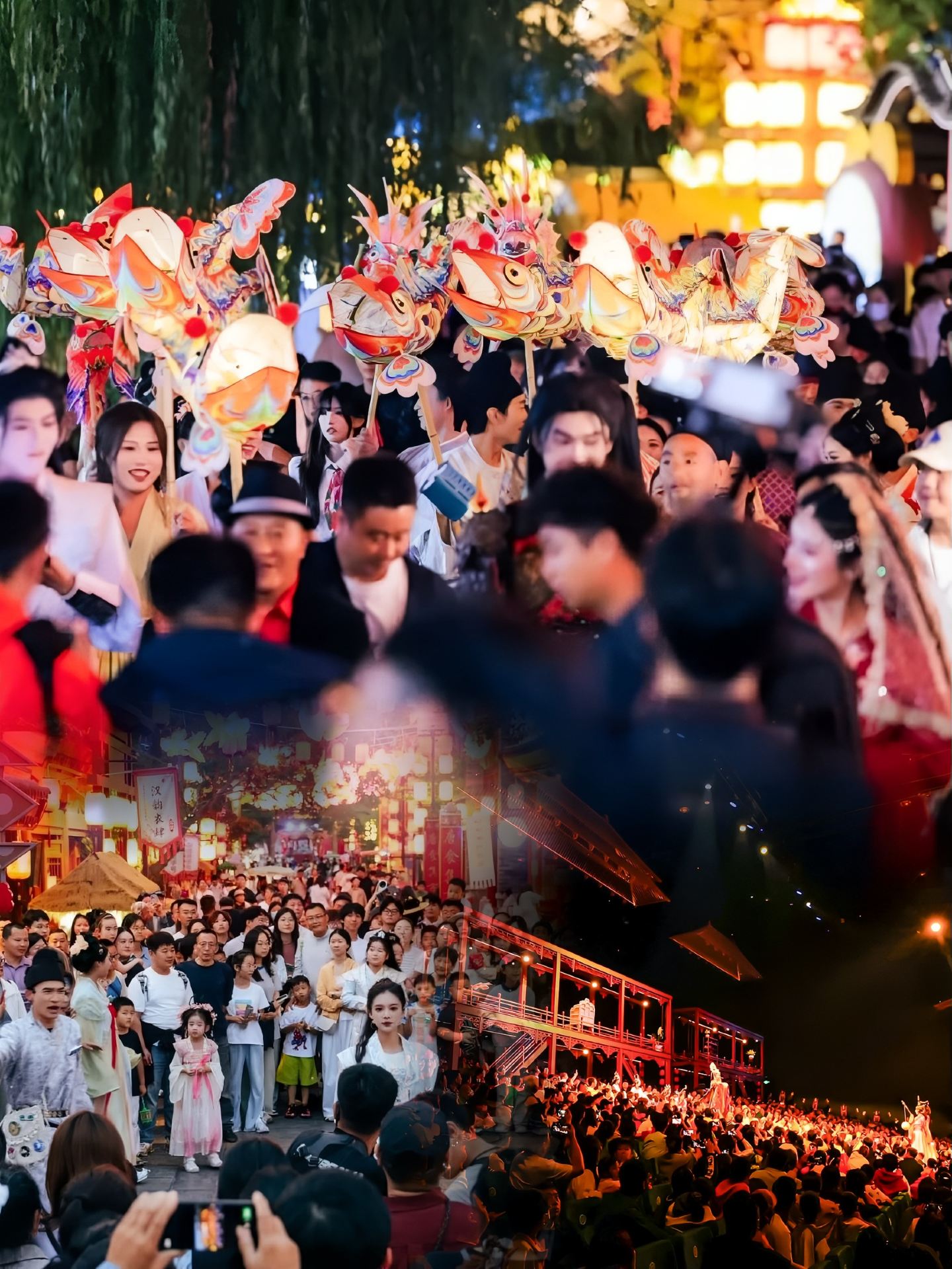 The holiday is over, but the wonders continue. The National Day holiday has ended, but the beauty of autumn in Linyi lingers. The autumn scenery of mountains and rivers, the charm of the ancient city, and the rich revolutionary history...