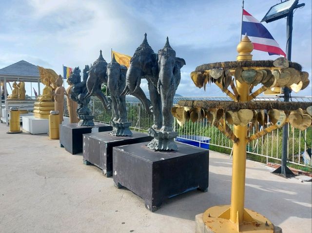 สักการะพระใหญ่ ณ เขานาคเกิด