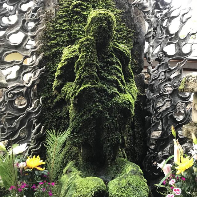 法善寺の“水掛不動尊”