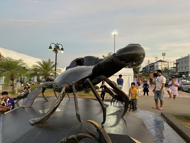 • ลานปูดำ แลนด์มาร์คเมืองกระบี่ 🦀