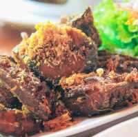 กลางดง Cafe & Restaurant