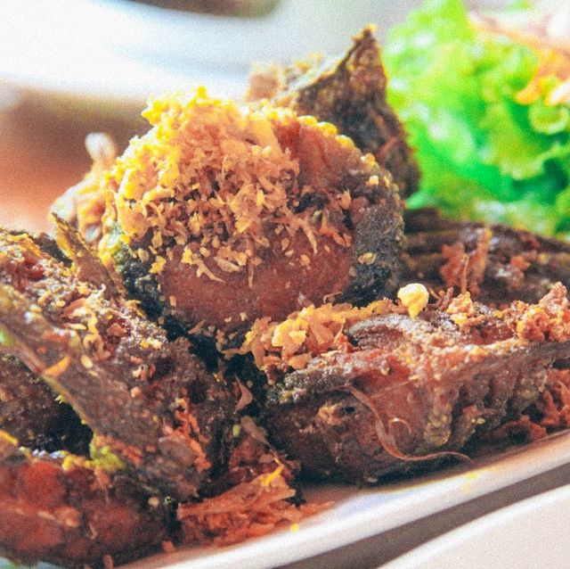 กลางดง Cafe & Restaurant