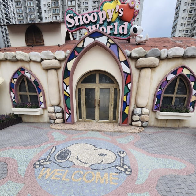 Snoopy’s world 