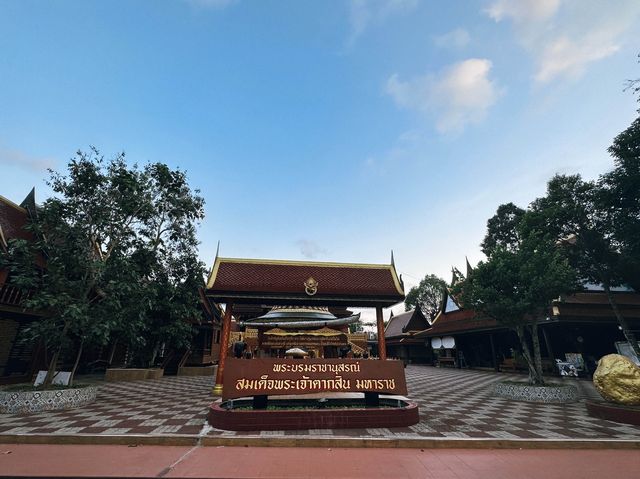 พระบรมราชานุสรณ์สมเด็จพระเจ้าตากสินมหาราช 