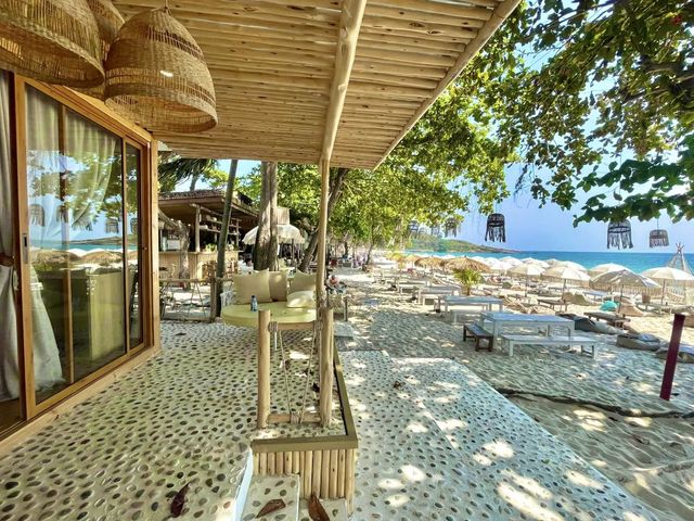 ที่พัก คาเฟ่ ริมทะเล หาดทรายแก้ว 