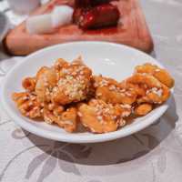 環境方面，餐廳以傳統中菜菜館裝修，夠古色古香，係呢個環境食飯都幾舒服，好適合帶埋屋企人黎開開心心聚下食餐飯~
