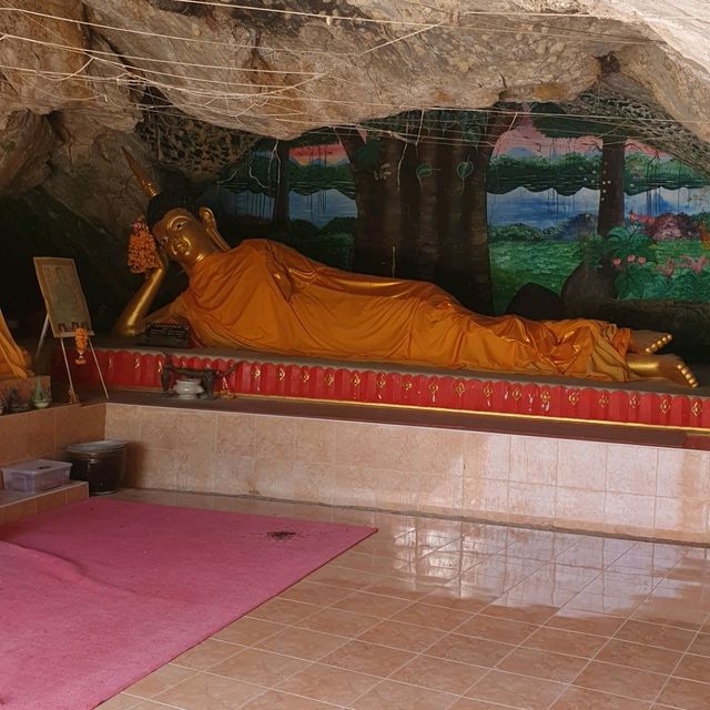 แวะนมัสการองค์พระนอน ณ วัดถ้ำเขาพระ รัตภูมิ