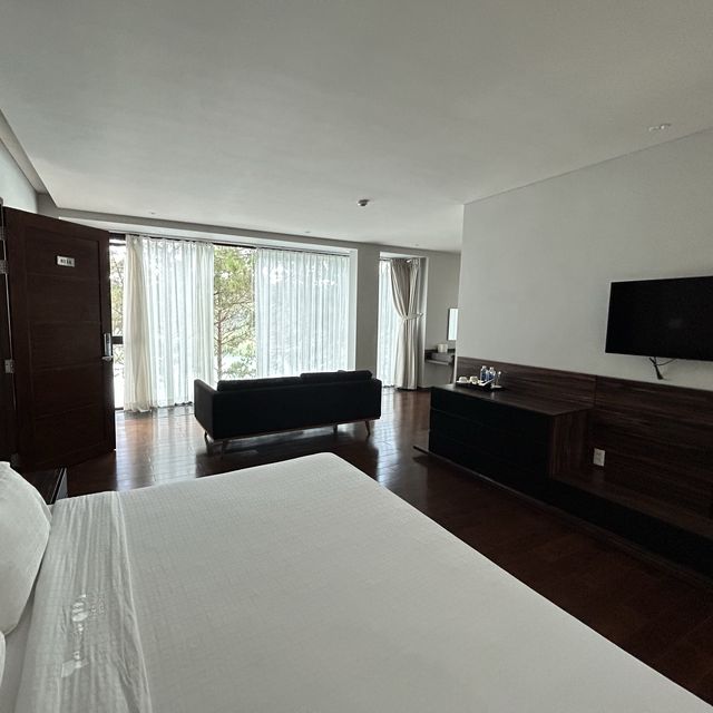 無人煙湖畔villa