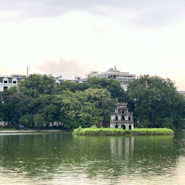 🌳 เดินเที่ยวชมทะเลสาบฮหว่านเกี๊ยม ฮานอย ⛅ 