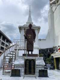 กราบหลวงพ่อโต ณ วัดอินทรวิหาร (พระอารามหลวง)
