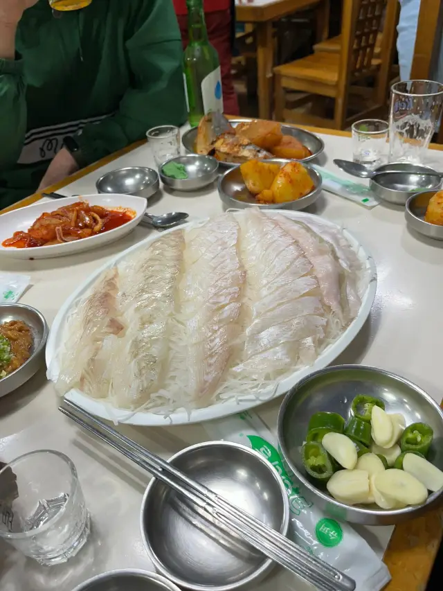 🇰🇷 Korean Sashimi place hidden in market
