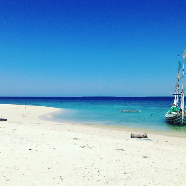 【インドネシア】透き通る海”Pulau Gili Labak“