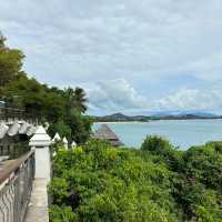 จุดชมวิว ลาดเกาะ โขดหินและทะเลสวยงาม