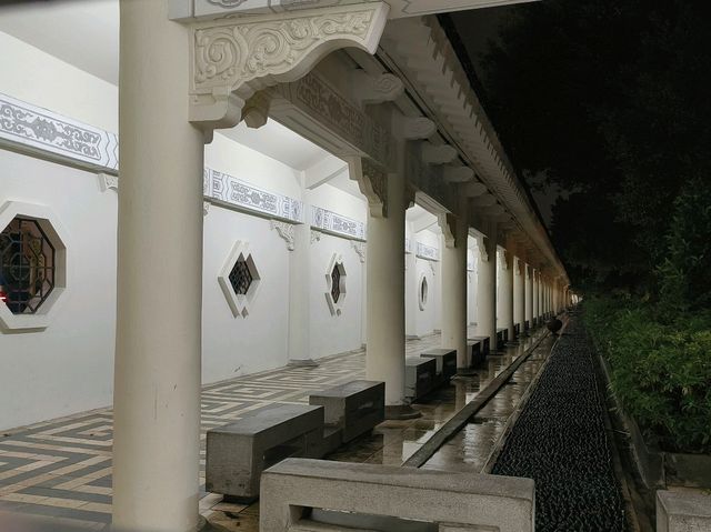 台北-雨夜也超美的🎀中正紀念館（適合拍攝、情侶約會）🎀