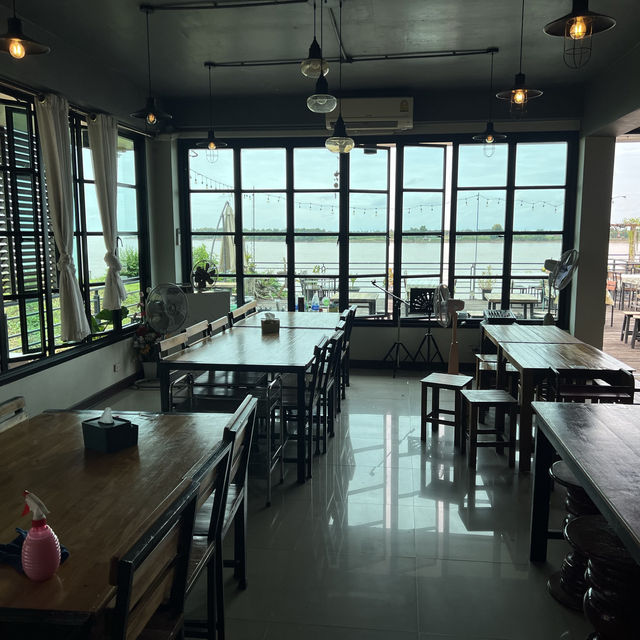 ร้านอาหารแลโขง 