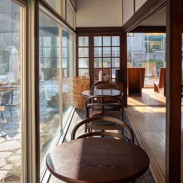 首爾Kitte Cafe：舒適明亮，受歡迎的下午茶聚會地點