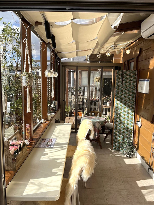 【福岡カフェ】どの部屋で食べるか迷ってしまう？緑に囲まれたガーデンカフェ🌿