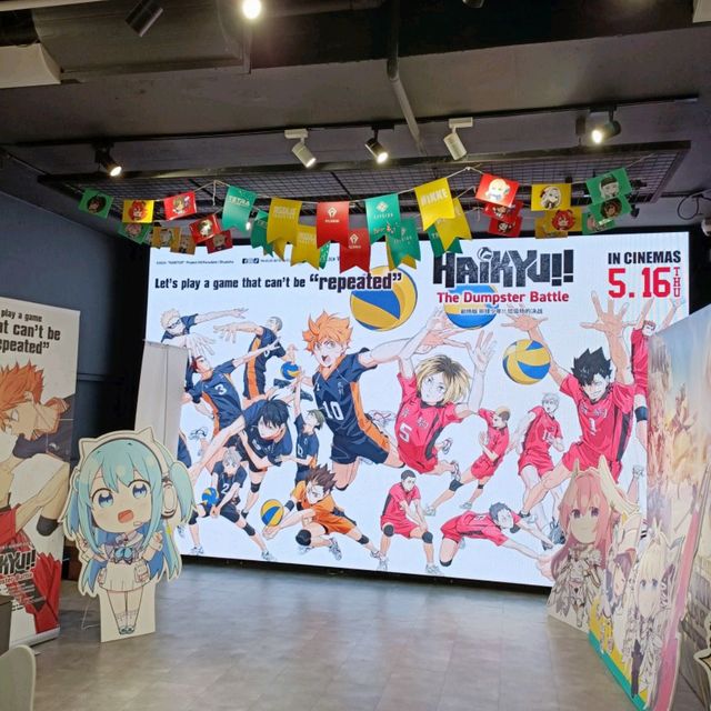 Shopping 🛍️ for anime stuff at Hakken!