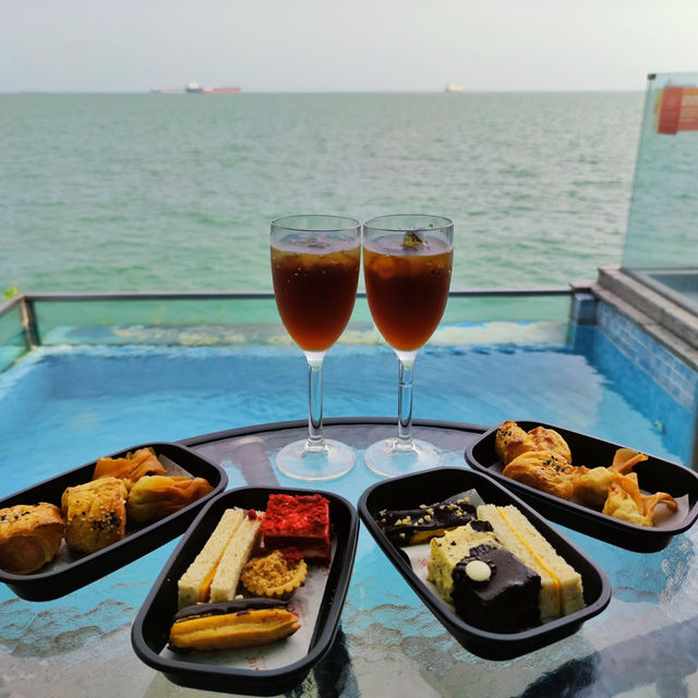 Panoramic Paradise: Unwinding at Lexis Hibiscus