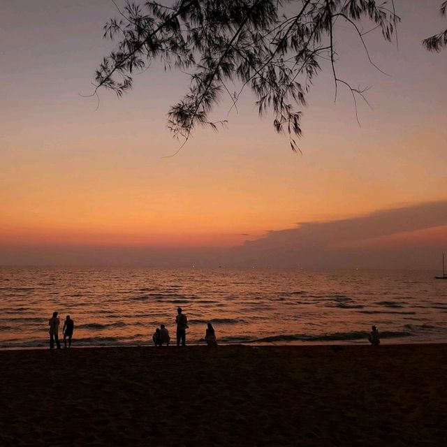 ชิลยามเย็นที่ Cave Beach Club พัทยา