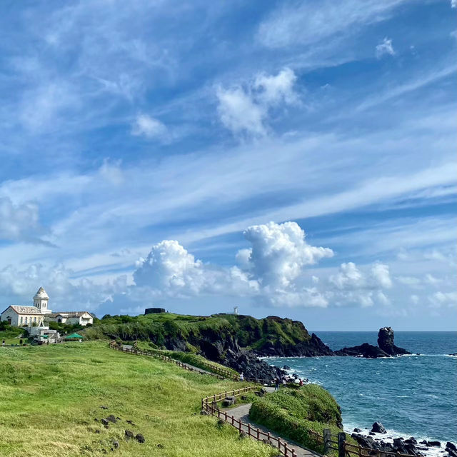 「高雄西子灣」：金沙海灘、夕陽美景，讓您感受大自然的寧靜與美好