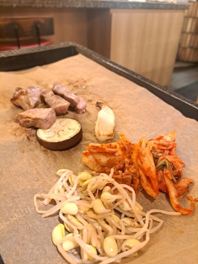 【三宮】おひとり様OK！韓国惣菜ブッフェ付きランチ♪