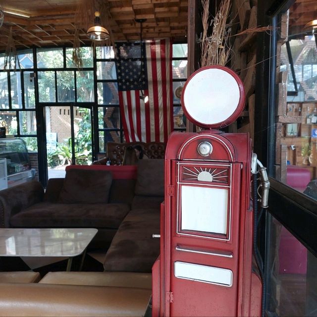 Zombie Cafe' เปลี่ยนบ้านเก่ามาเป็นร้านกาแฟ