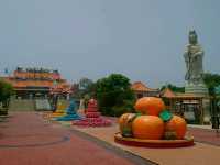 วิหารพระโพธิสัตว์กวนอิม สะพานข้ามแม่น้ำแคว