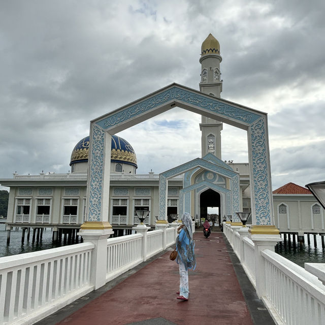 a unique mosque with beautiful ocean view