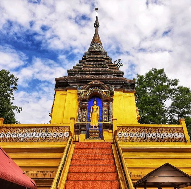 สักการะพระพุทธมังรายชัยมงคล ณ วัดดอยพระบาท